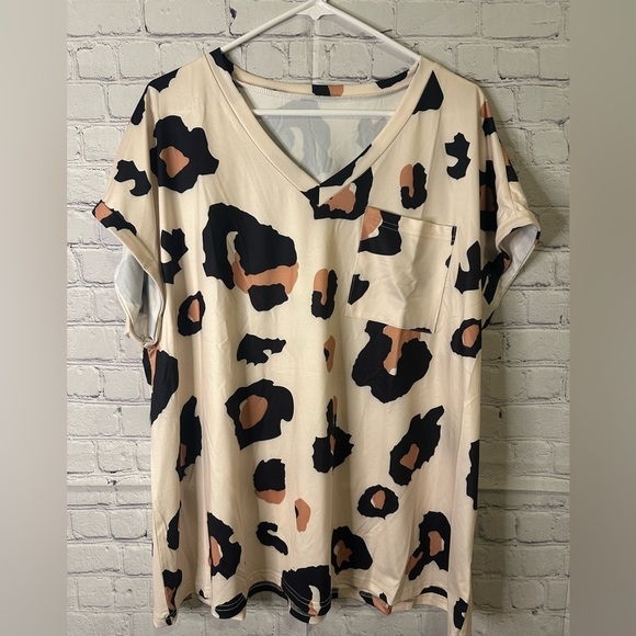 SHEIN Tops - Ladies Leopard Print V-Neck Women's Top short Sleeve Size 2X